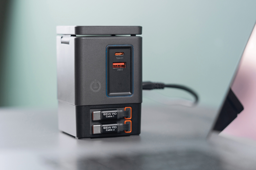 Urban Vitamin Sacramento 105W GaN Charger mit einz. Kabeln