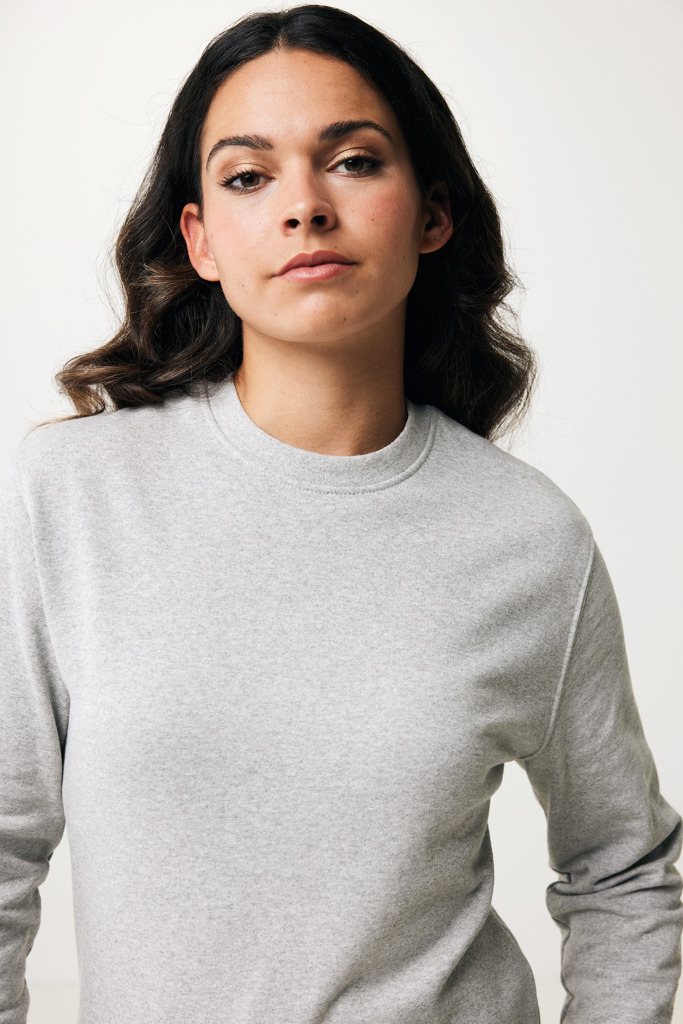 IQONIQ Denali ungefärbt. Rundhals-Sweater aus recycelter BW