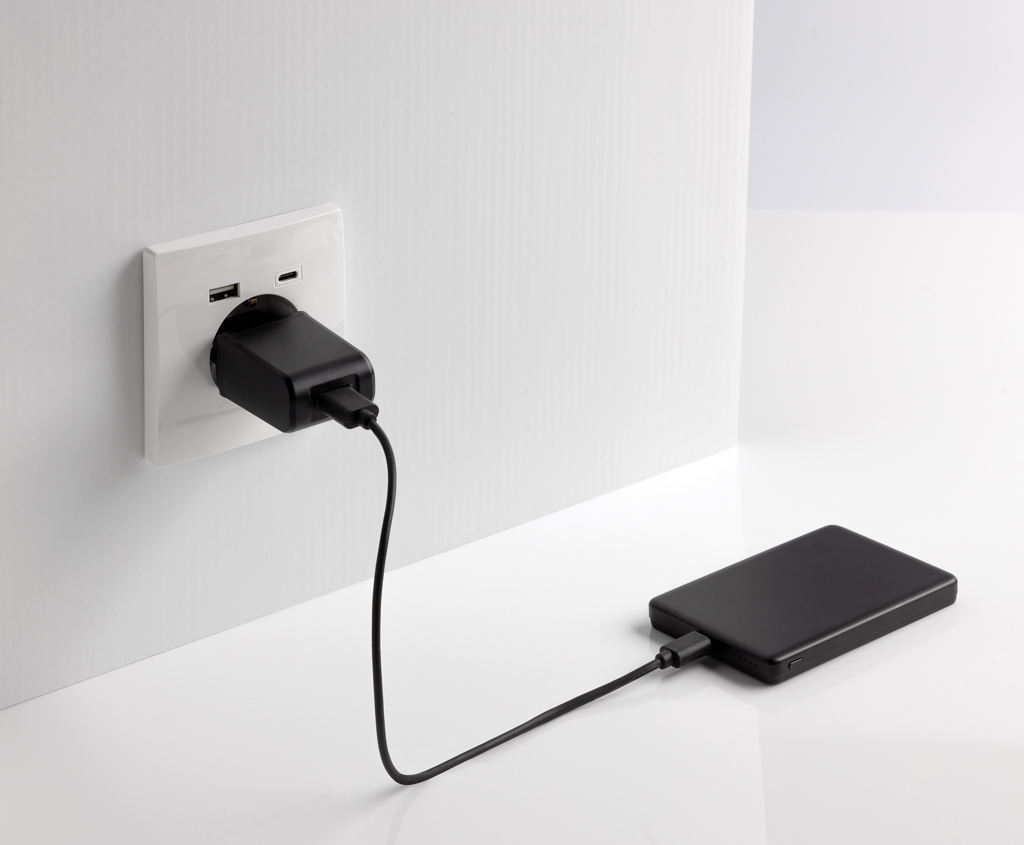 Orion 5.000mAh 5W magnetische Powerbank aus RCS rec. Alu