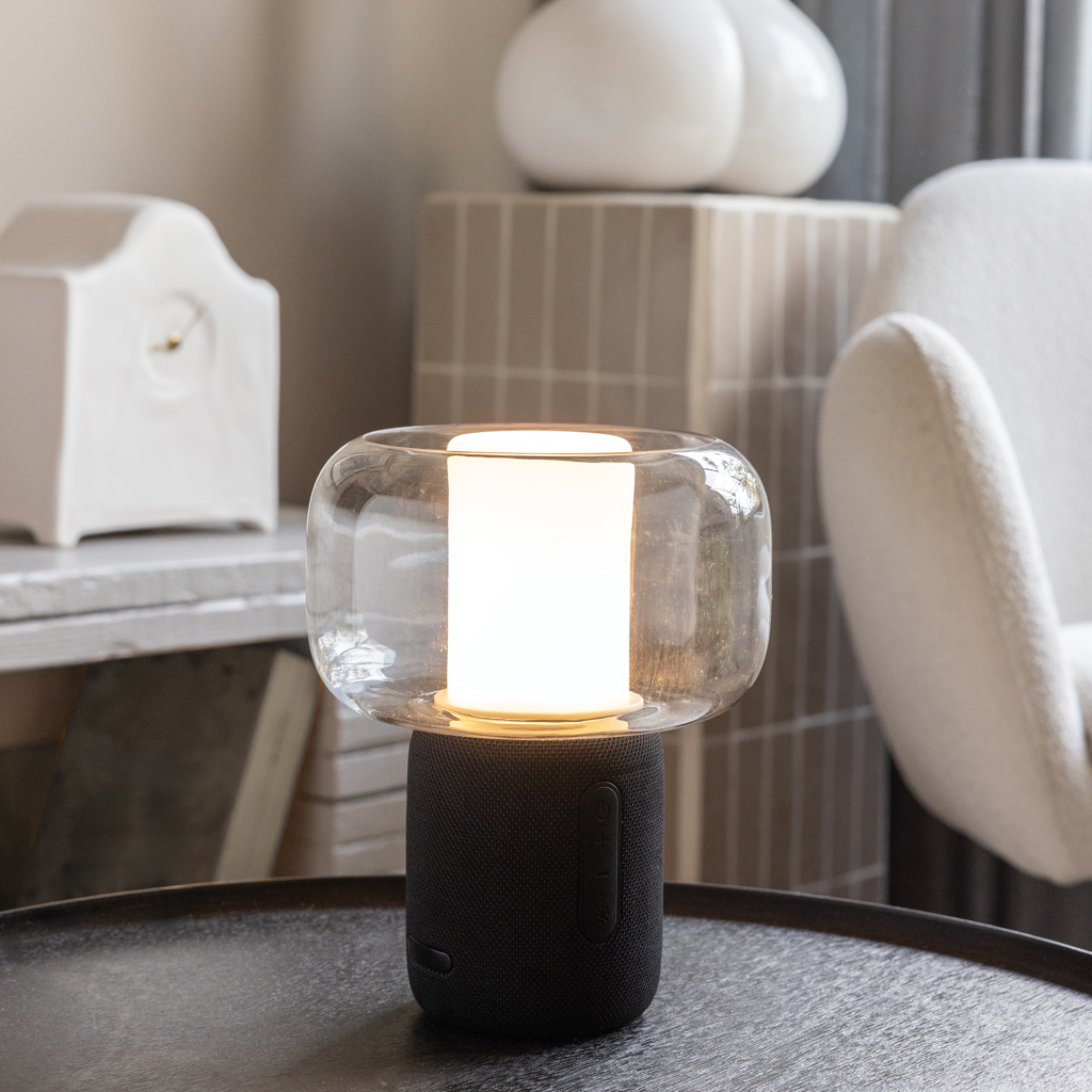 Lux 10W Lautsprecherlampe aus RCS recyceltem Kunststoff