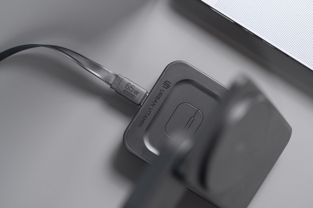 Urban Vitamin Arcadia 15W 3in1 Magnet-Charger aus RCS rABS