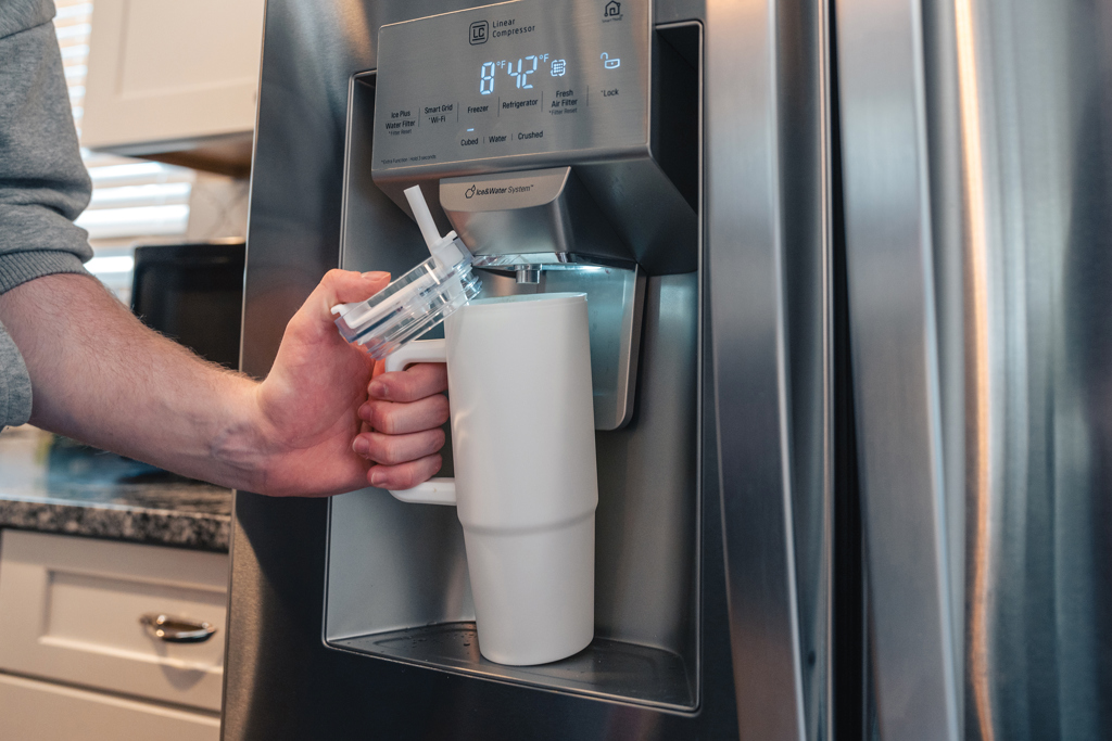 Tana Becher aus RCS recyceltem Kunststoff mit Griff 750ml