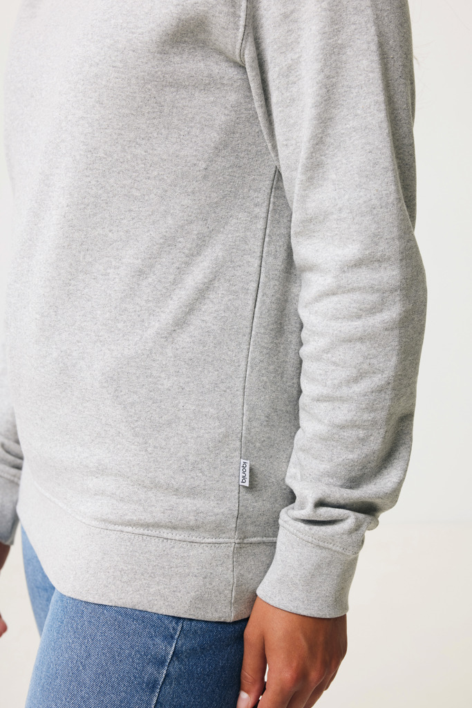 IQONIQ Denali ungefärbt. Rundhals-Sweater aus recycelter BW