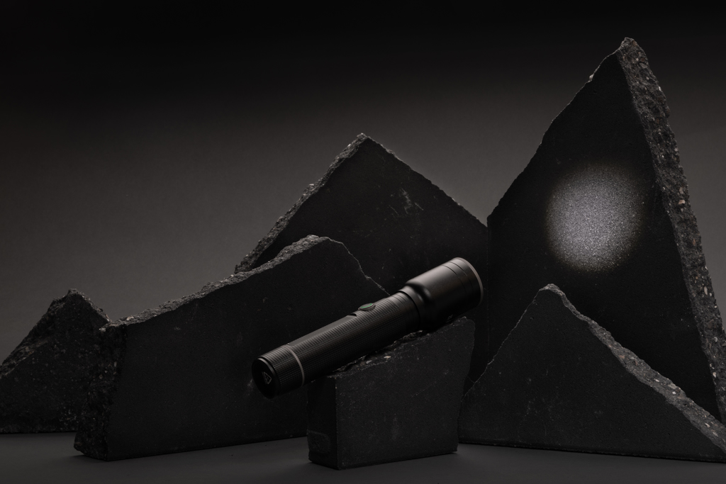 Heavy-Duty USB-Taschenlampe aus RCS recyceltem Aluminium