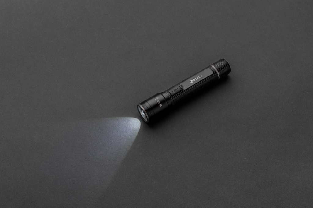Gear X Taschenlampe aus RCS recycelt. Aluminium mit USB-Akku