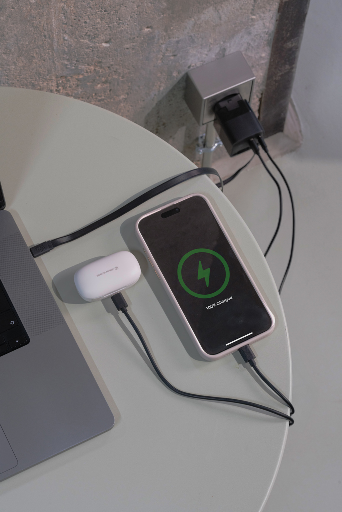 Urban Vitamin Mendocino 65W GaN-Charger mit einziehb. Kabel