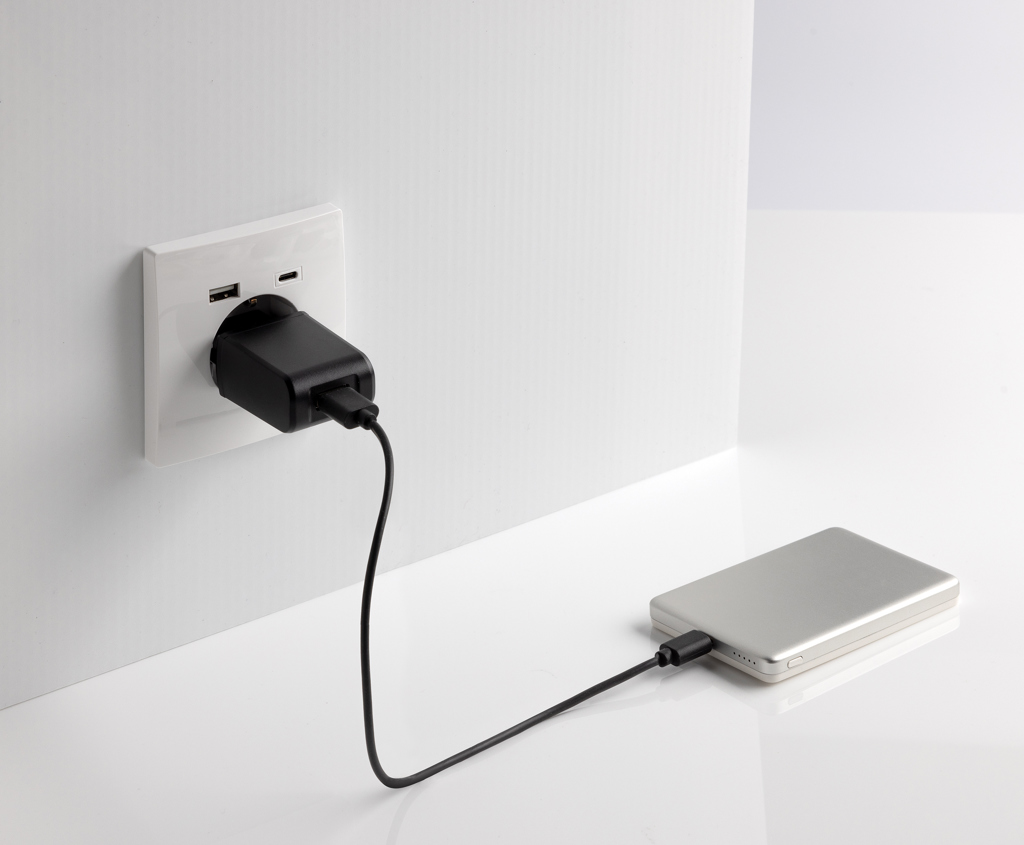 Orion 5.000mAh 5W magnetische Powerbank aus RCS rec. Alu