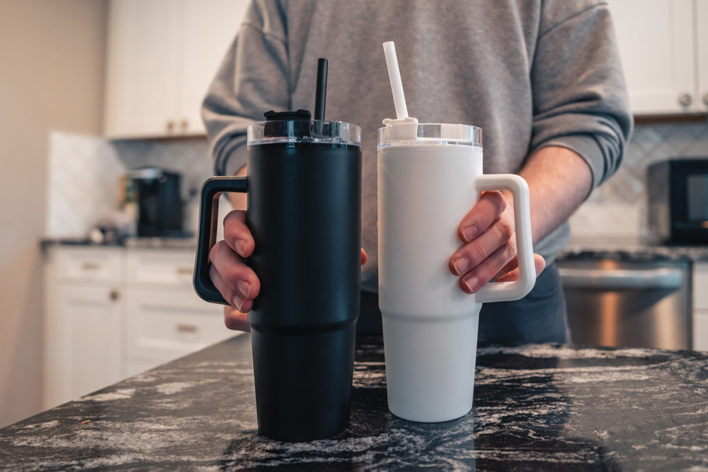 Tana Becher aus RCS recyceltem Kunststoff mit Griff 750ml