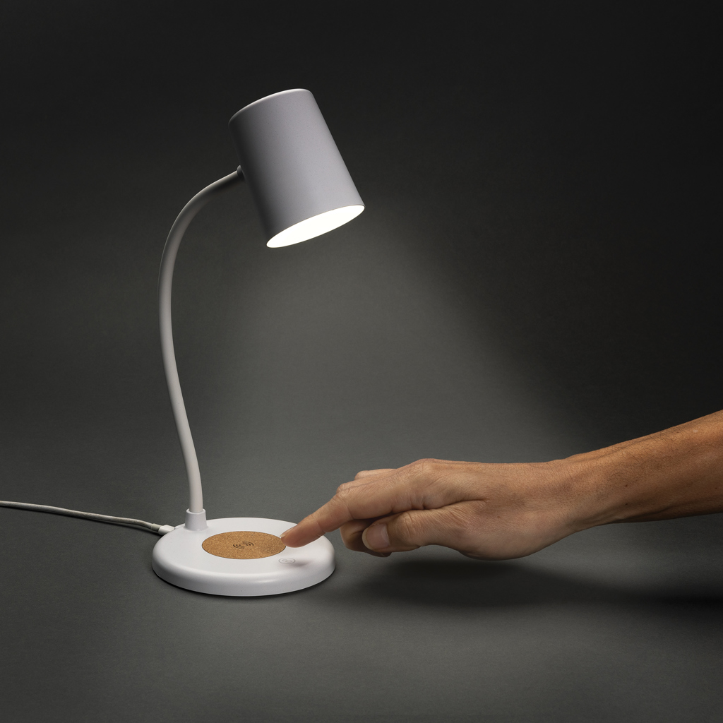 Zenara 15W Schreibtischlampe aus RCS rec. Plastik & Kork