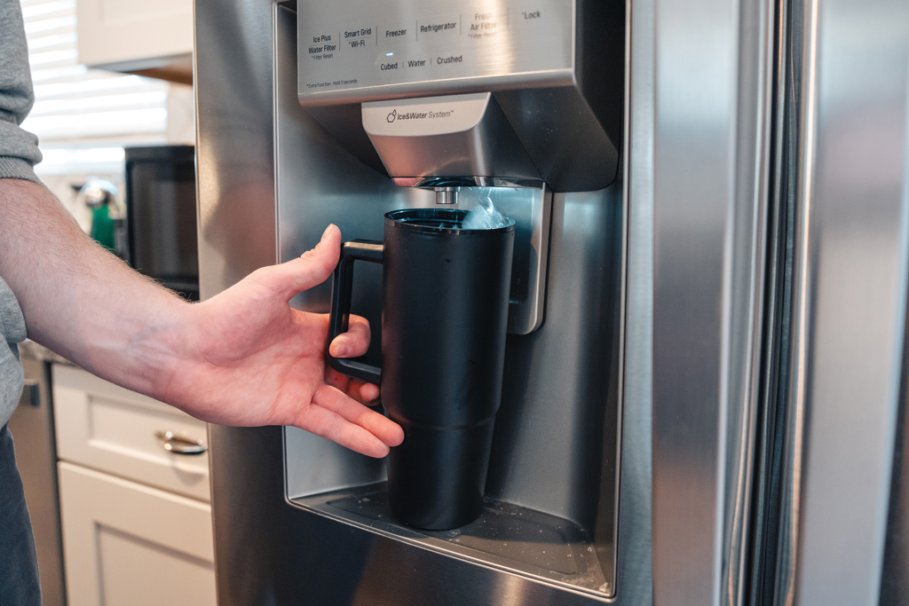 Tana Becher aus RCS recyceltem Kunststoff mit Griff 750ml