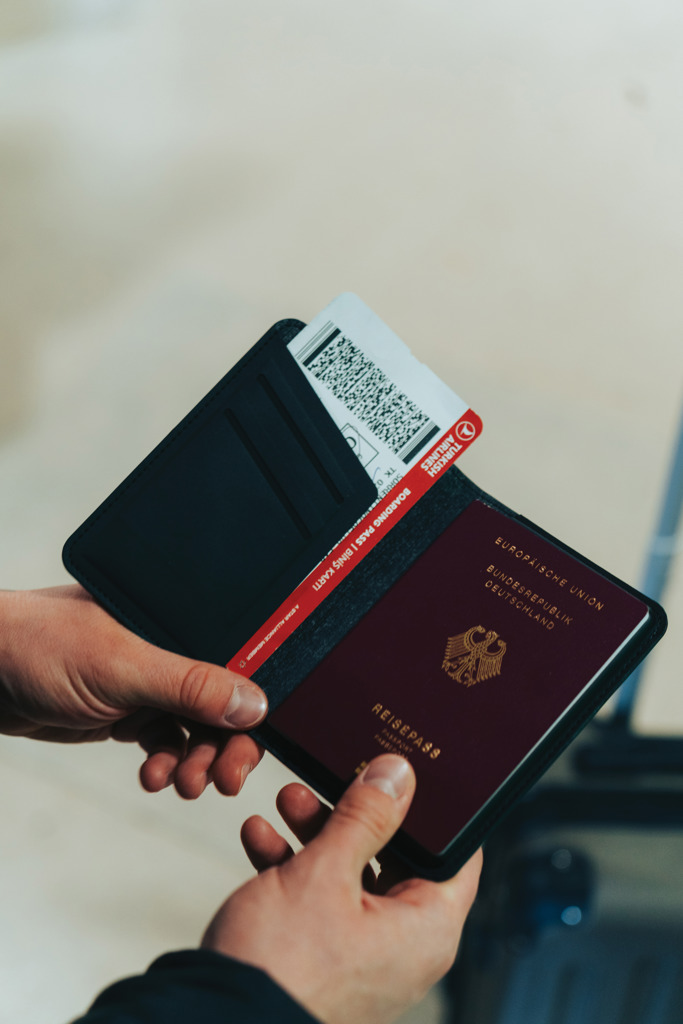 Travelfinder RCS Polyester Passtasche mit weltweiter Ortung